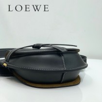 LOEWE 031  LOEWE 羅意威   gate Bumbag 馬鞍腰包胸包