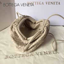 BV  9872S-04 原單早秋THE POUCH系列雲朵包