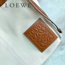 LOEWE 035-2  LOEWE 羅意威  lbiza限量系列cushion tote bag購物袋