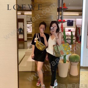 LOEWE 035-1  LOEWE 羅意威  lbiza限量系列cushion tote bag購物袋