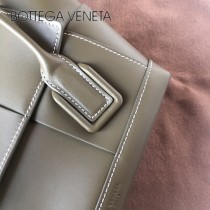 BV 9876-05 款Bottega Veneta 小號耳朵Arco 購物袋