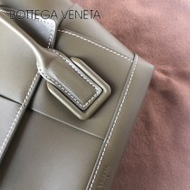 BV 9876-05 款Bottega Veneta 小號耳朵Arco 購物袋