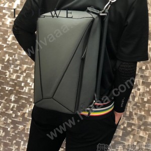 LOEWE 046-2  LOEWE  061607 羅意威  Puzzle 大号男士斜背包