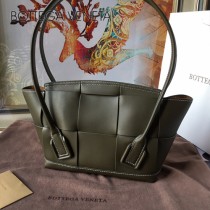 BV 9876-05 款Bottega Veneta 小號耳朵Arco 購物袋