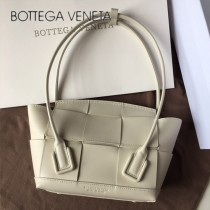 BV 9876 款Bottega Veneta 小號耳朵Arco 購物袋