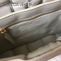 BV 9877-004 原單 Cassette小牛皮枕頭包