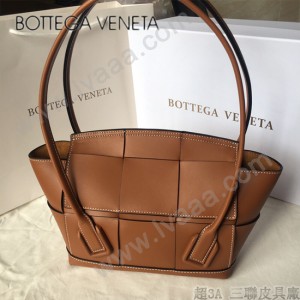 BV 9876-01 款Bottega Veneta 小號耳朵Arco 購物袋