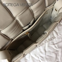 BV 9877-004 原單 Cassette小牛皮枕頭包