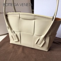 BV 9876 款Bottega Veneta 小號耳朵Arco 購物袋