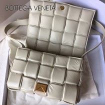 BV 9877-004 原單 Cassette小牛皮枕頭包