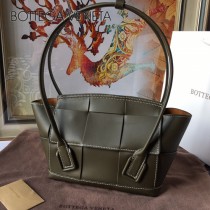 BV 9876-05 款Bottega Veneta 小號耳朵Arco 購物袋