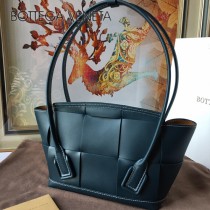 BV 9876-03 款Bottega Veneta 小號耳朵Arco 購物袋