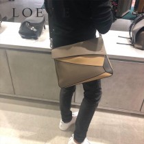 LOEWE 047-2  羅意威  Puzzle原單邮差包 专柜最新男款系列