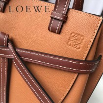 LOEWE 051-2  羅意威 新款手提馬鞍包