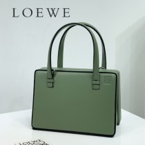 LOEWE 050-2 羅意威 全新postal手袋