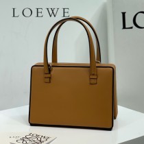 LOEWE 050-3 羅意威 全新postal手袋