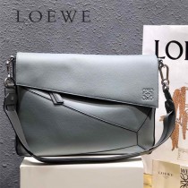 LOEWE 047-3  羅意威  Puzzle原單邮差包 专柜最新男款系列