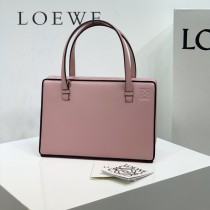 LOEWE 050-4 羅意威 全新postal手袋