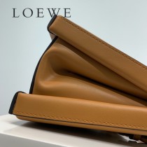 LOEWE 050-3 羅意威 全新postal手袋