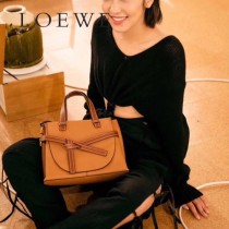 LOEWE 051-2  羅意威 新款手提馬鞍包