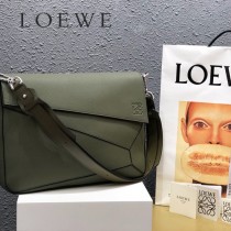 LOEWE 047  羅意威  Puzzle原單邮差包 专柜最新男款系列