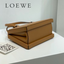 LOEWE 050-3 羅意威 全新postal手袋