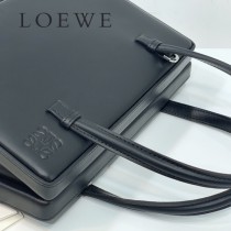 LOEWE 050-1 羅意威 全新postal手袋