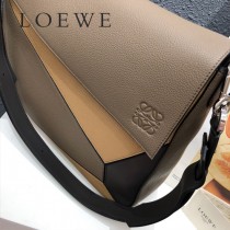 LOEWE 047-2  羅意威  Puzzle原單邮差包 专柜最新男款系列