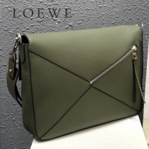 LOEWE 047  羅意威  Puzzle原單邮差包 专柜最新男款系列