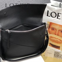 LOEWE 047-1  羅意威  Puzzle原單邮差包 专柜最新男款系列