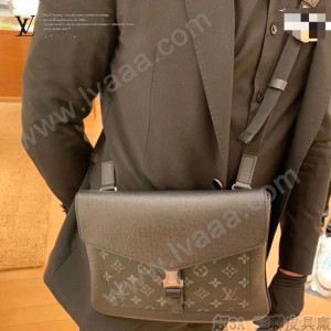 M30413 黑原版皮OUTDOOR FLAP 信使包