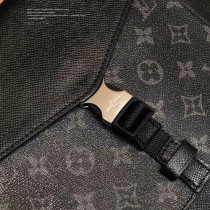 M30413 黑原版皮OUTDOOR FLAP 信使包