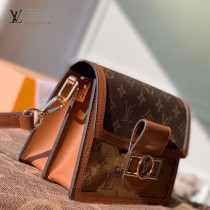 M44580 原版皮Dauphine手袋系列新作