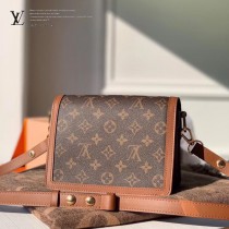 M44580 原版皮Dauphine手袋系列新作