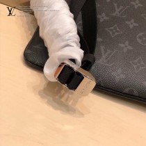M30413 黑原版皮OUTDOOR FLAP 信使包