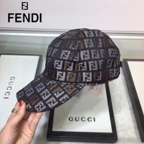 FENDI 芬迪 最新色官網款棒球帽 牛津材質 頭層牛皮 真皮帽沿，真皮調節帶
