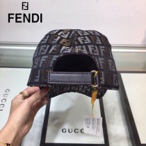 FENDI 芬迪 最新色官網款棒球帽 牛津材質 頭層牛皮 真皮帽沿，真皮調節帶