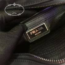 2VH048 PRADA普拉達 經典新款相機包