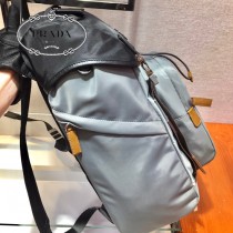 2VZ135 PRADA普拉達新款原版皮雙肩背包