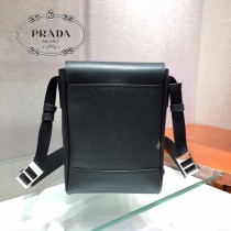 2VD019 PRADA普拉達新款原版皮男士郵差包斜挎包