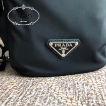 2VZ135-1 PRADA 普拉達新款原版皮 機器人雙肩背包