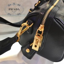 1BA846-5 波士頓三合壹 Prada hyper leaves三合壹枕頭包