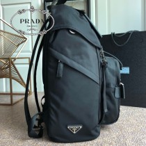 2VZ135-1 PRADA 普拉達新款原版皮 機器人雙肩背包