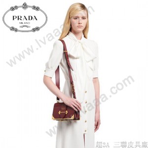 1BD045-1 PRADA普拉達新款原版皮郵差包