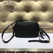 1BH082-2 PRADA 普拉達新款原版鹿皮紋相机包