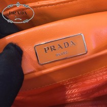 1BD233-4 PRADA普拉達單肩斜背包