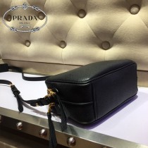 1BH082-2 PRADA 普拉達新款原版鹿皮紋相机包