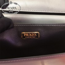 1BD045-01 PRADA普拉達新款原版皮郵差包