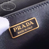 1BD045-04 1BD045 PRADA普拉達新款原版皮郵差包
