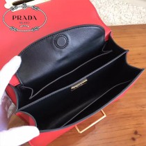 1BD045-02 PRADA普拉達新款原版皮郵差包
